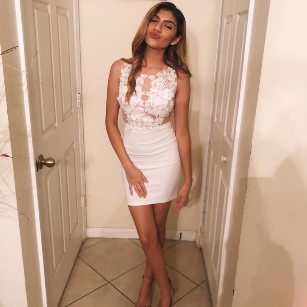 FASHION NOVA - White Lace Floral Dress